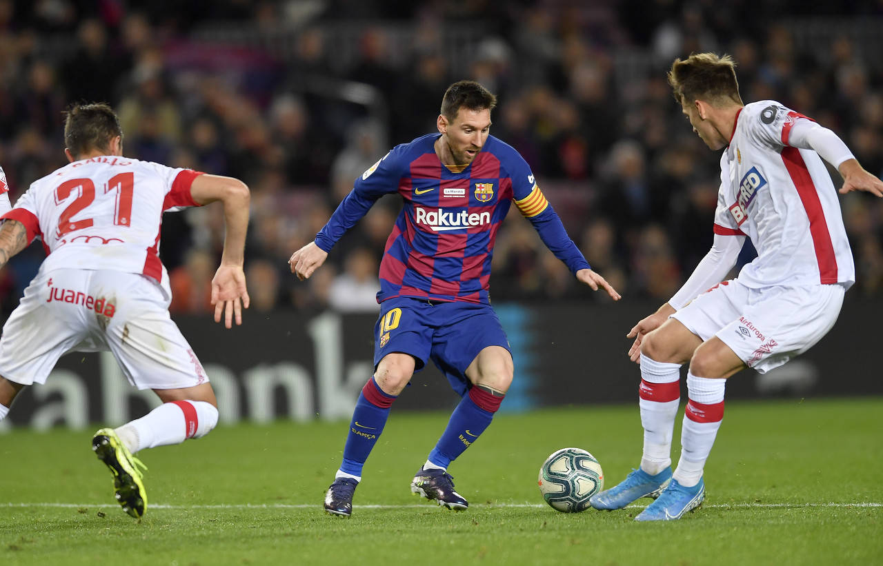 
破晓2点!巴萨高层做出争议决议:西甲突遭重创,恐又失1世界级巨星‘星空官网’(图3)